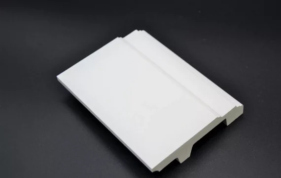 Fußleiste "Sansibar" (Sockelleiste weiß) kaufen auf Stuckversand.com